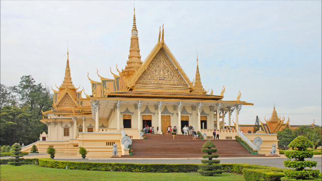 Menelusuri Keindahan Kompleks Istana Phnom Penh