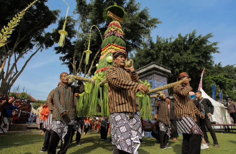 Globalisasi dan Kearifan Lokal dalam Kurikulum